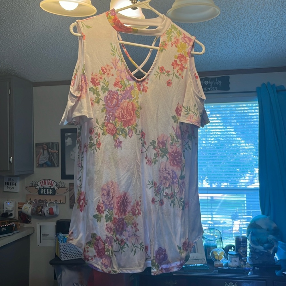 Pretty open sleeve shirt